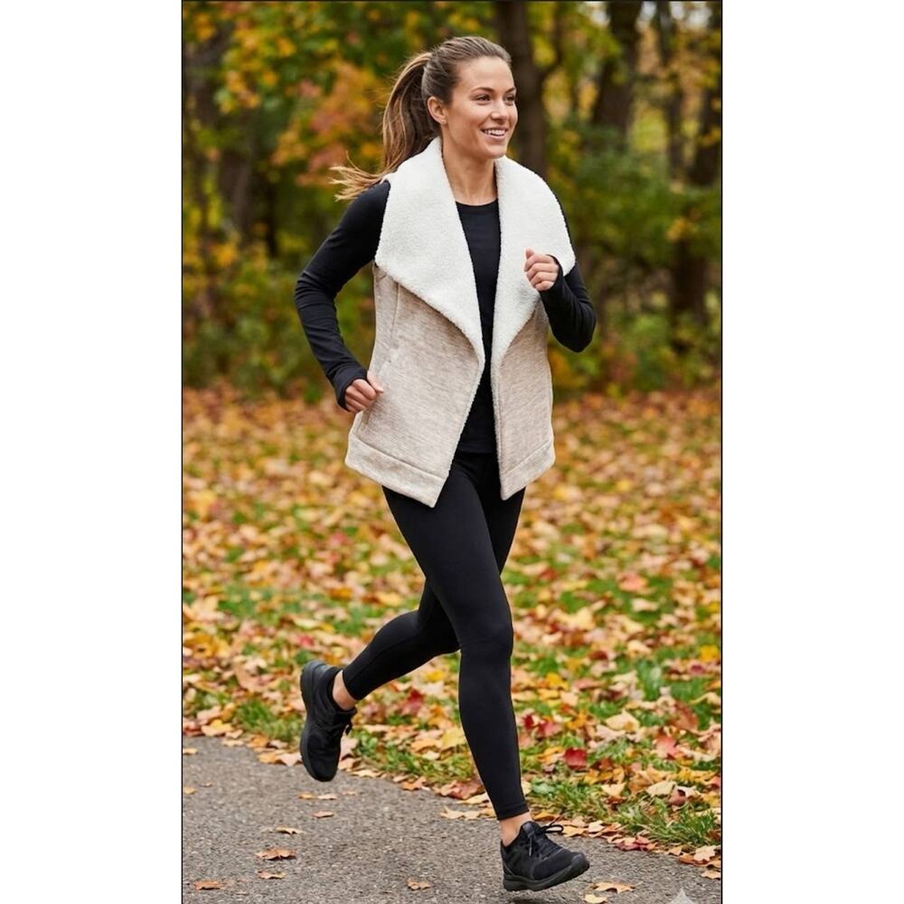 Athleta Apres Anything Sherpa Fleece Vest Sz XS Cream Beige Gorpcore‎ Oversized